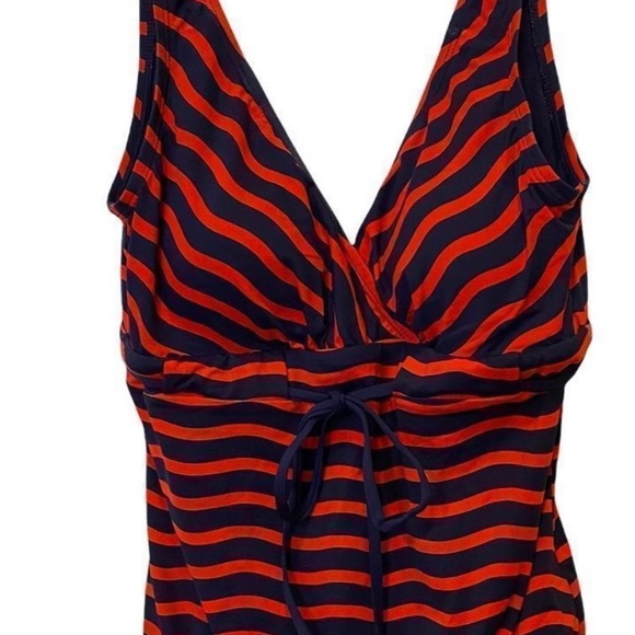 Tommy Bahama Flattering swimsuit size 10 retailed $129. - Picture 4 of 5